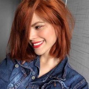 Didime naked before webcam in live porn chat