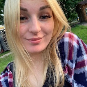 Dolly_Sparks naked before webcam in live porn chat