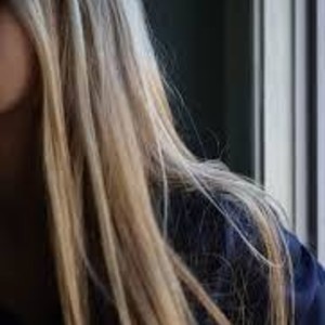 Donna__ naked before webcam in live porn chat
