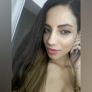 ElektraVergar naked before webcam in live porn chat
