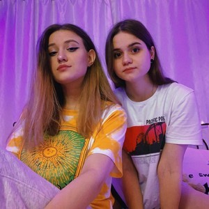 EllisEkans naked before webcam in live porn chat