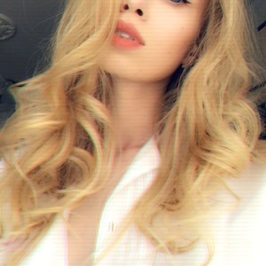 Elly_Vong naked before webcam in live porn chat