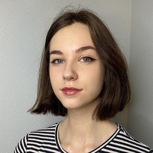 ElsieFoster naked before webcam in live porn chat
