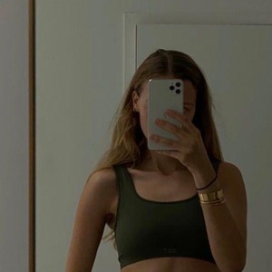 Emily_Willis naked before webcam in live porn chat
