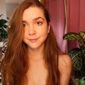 EmmasJungle naked before webcam in live porn chat