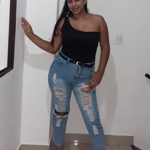 Emmily_parker naked before webcam in live porn chat