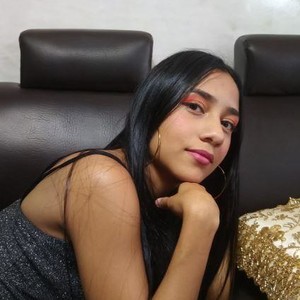EmmyCastell naked before webcam in live porn chat