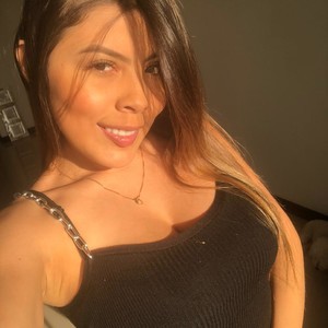 Engel_lips naked before webcam in live porn chat