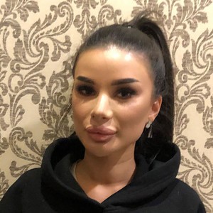 EvaLaurectes naked before webcam in live porn chat