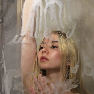 EvaReus naked before webcam in live porn chat