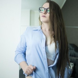 EveGoddes naked before webcam in live porn chat