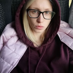 EvonneGill naked before webcam in live porn chat