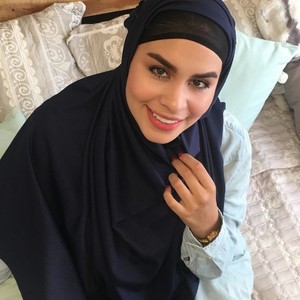 falak_ naked before webcam in live porn chat