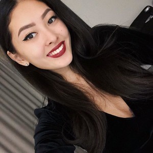 FancyVikki naked before webcam in live porn chat
