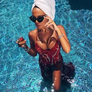 Fancyy naked before webcam in live porn chat