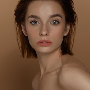 Felicefantasy naked before webcam in live porn chat