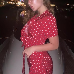 Fit_Barbie naked before webcam in live porn chat