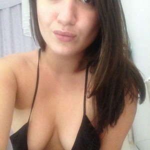 Flioxxxiese naked before webcam in live porn chat
