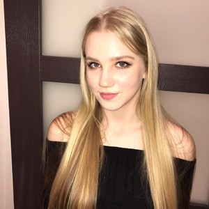 Fluffy_flower naked before webcam in live porn chat