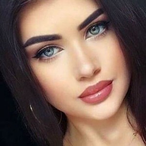 Fly_model naked before webcam in live porn chat