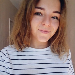 FoxyShyy naked before webcam in live porn chat