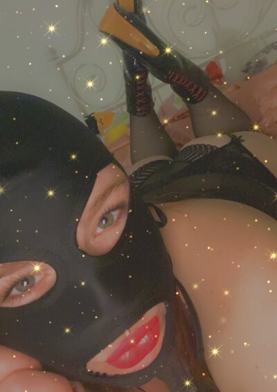 Frauelein_Kurvig naked stripping on cam for live sex video chat