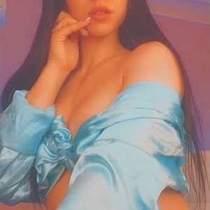 FridaSweet naked before webcam in live porn chat