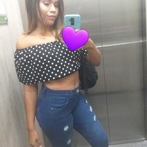 Gaby_star naked before webcam in live porn chat
