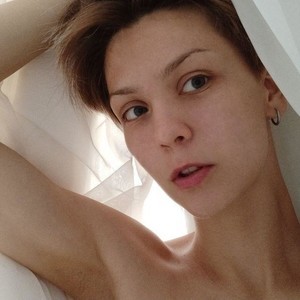 Gentlecontent naked before webcam in live porn chat