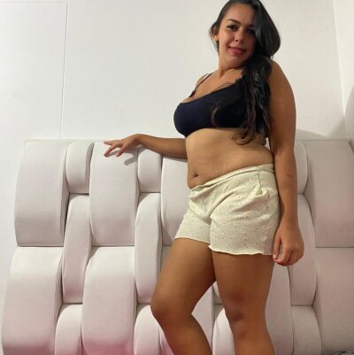 girl_inhouse naked stripping on cam for live sex video chat
