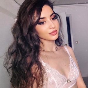 GoddesSophie naked before webcam in live porn chat
