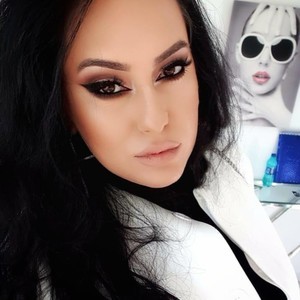 GodessKhalida naked before webcam in live porn chat