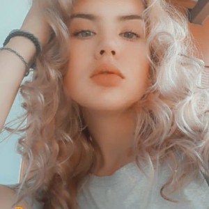 GraceKrame naked before webcam in live porn chat