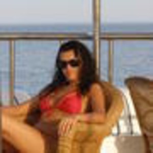 Gretaa naked before webcam in live porn chat
