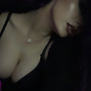 Hahanana22 naked before webcam in live porn chat