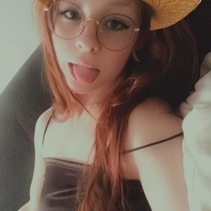 Haileystormxo naked before webcam in live porn chat