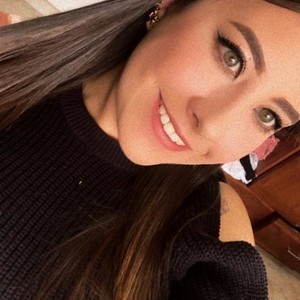 Hanna_tn naked before webcam in live porn chat