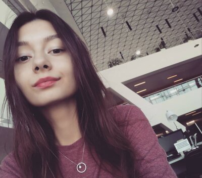 HannaFantasy naked stripping on cam for live sex video chat