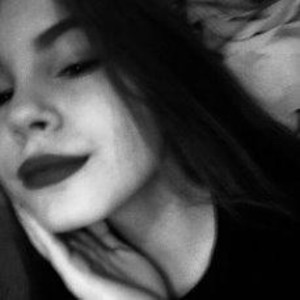 Heltania naked before webcam in live porn chat