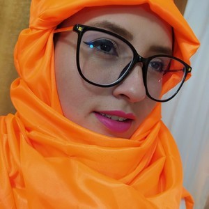 Hhalaa_ naked before webcam in live porn chat