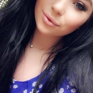 Hot_SnowWhite naked before webcam in live porn chat