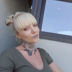 HottMilf81 naked before webcam in live porn chat
