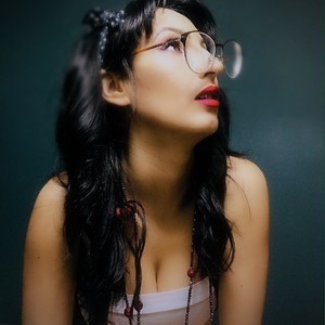 IllusiveIris naked before webcam in live porn chat