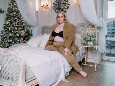 JannetPie naked stripping on cam for live sex video chat