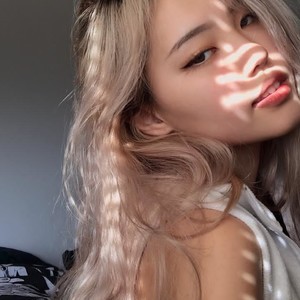 Jenni_sweety naked before webcam in live porn chat