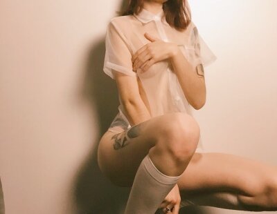 Jenny_White naked stripping on cam for live sex video chat