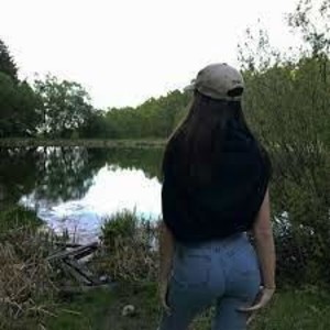 Jennyjones5 naked before webcam in live porn chat