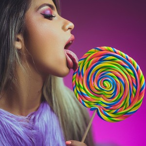 JennyliciousX naked before webcam in live porn chat