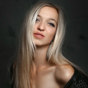 JessaGirll naked before webcam in live porn chat