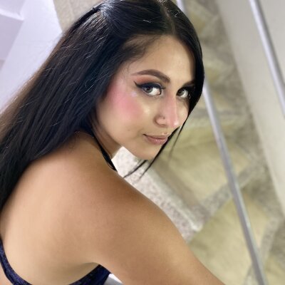 jessie_jones_ naked stripping on cam for live sex video chat